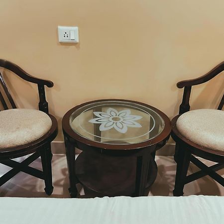 Hotel S L E Residency Benares Buitenkant foto