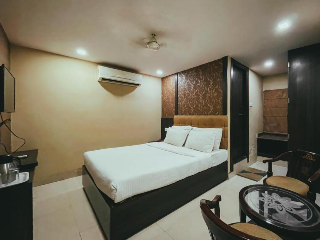 Hotel S L E Residency Benares Buitenkant foto