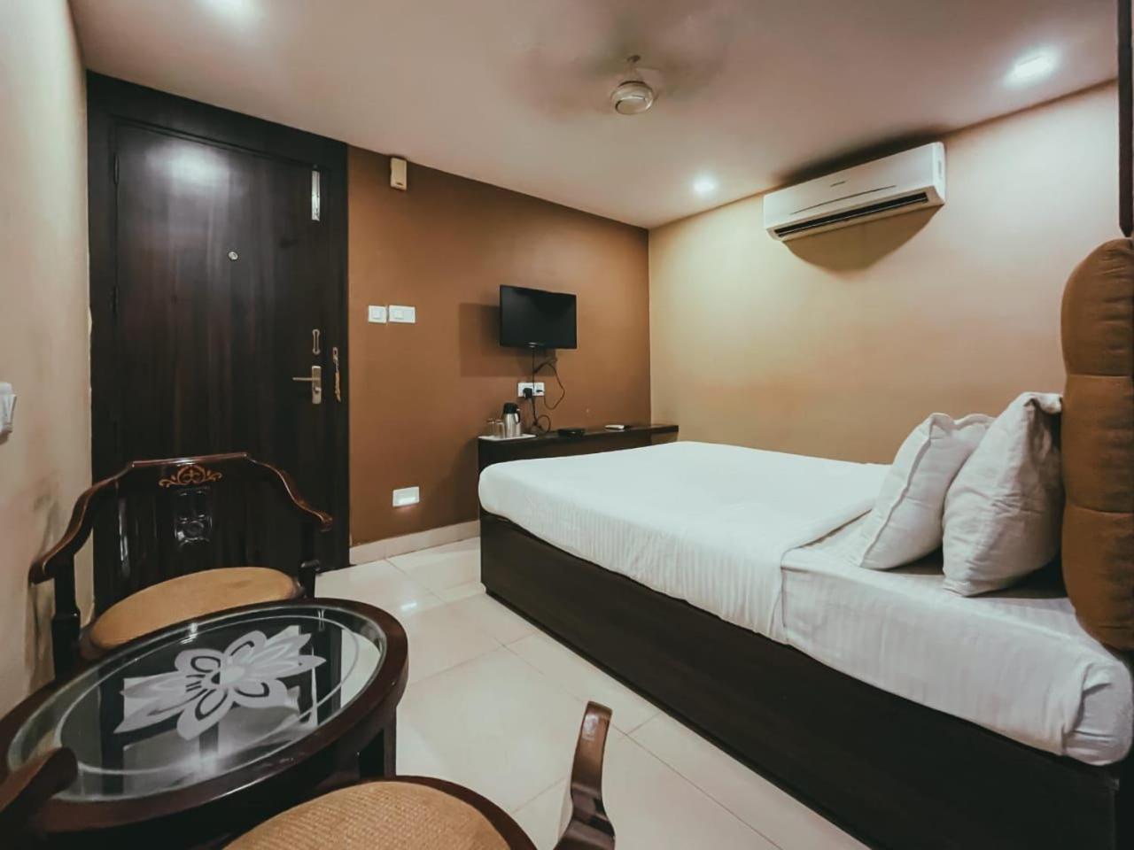 Hotel S L E Residency Benares Buitenkant foto