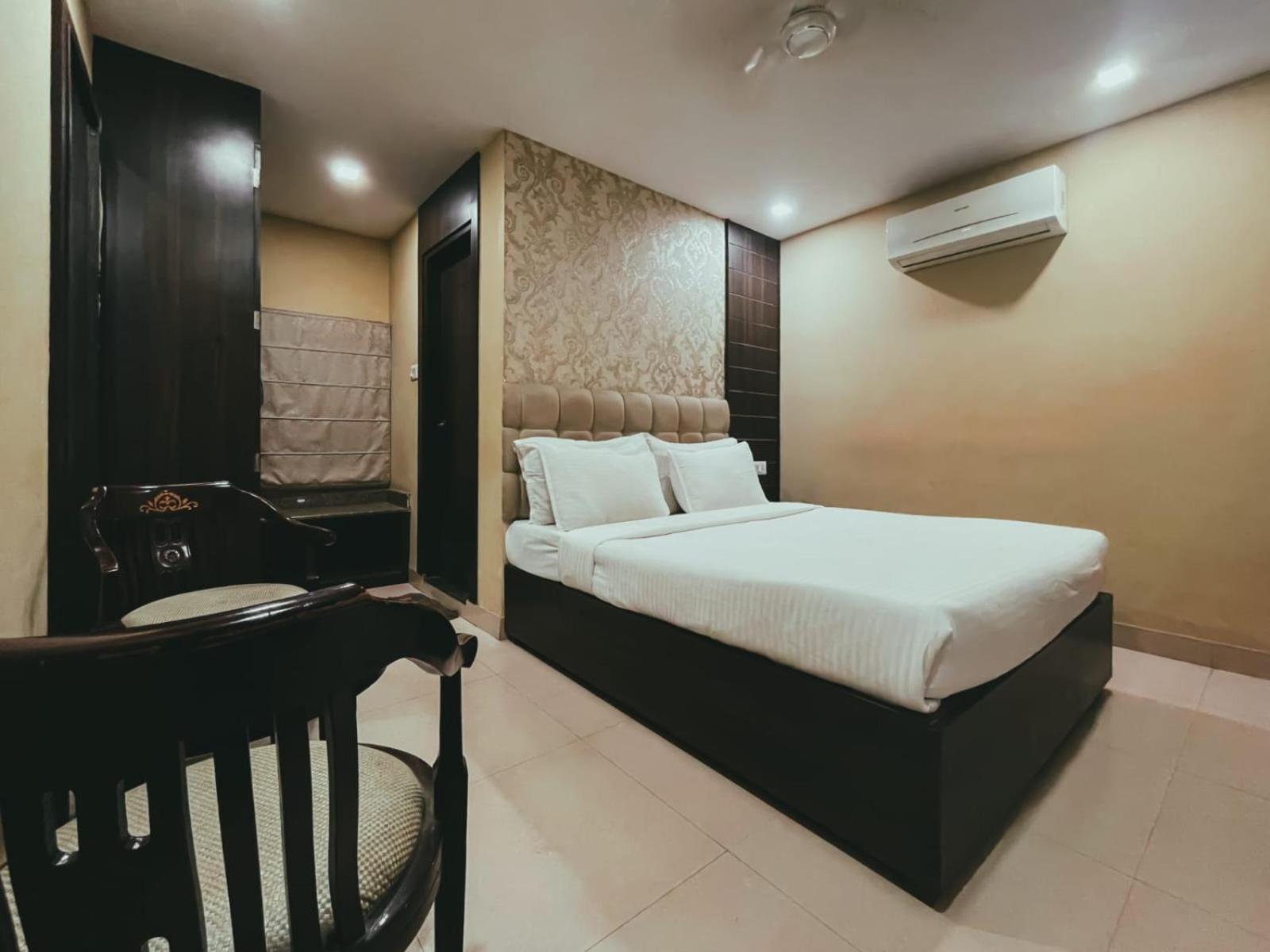 Hotel S L E Residency Benares Buitenkant foto