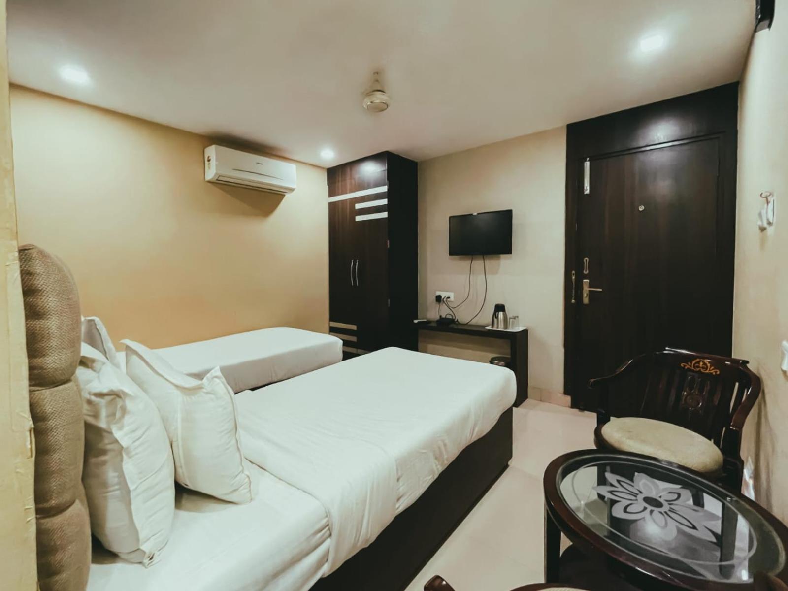 Hotel S L E Residency Benares Buitenkant foto