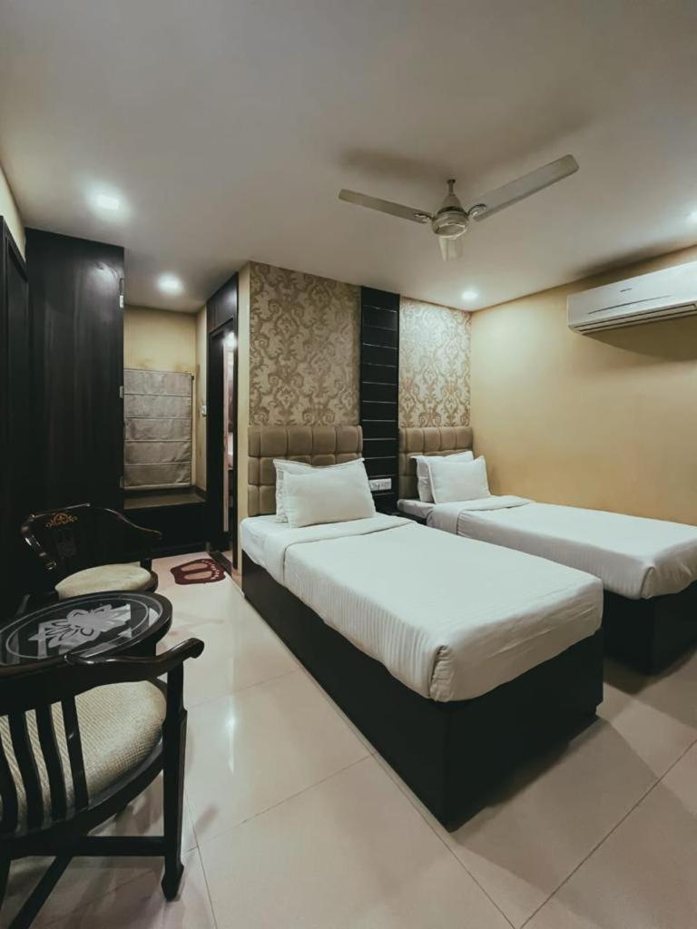 Hotel S L E Residency Benares Buitenkant foto