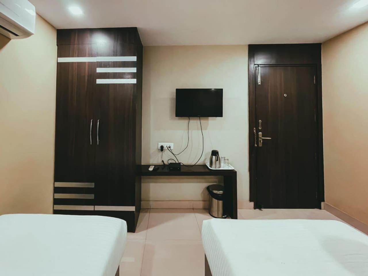 Hotel S L E Residency Benares Buitenkant foto