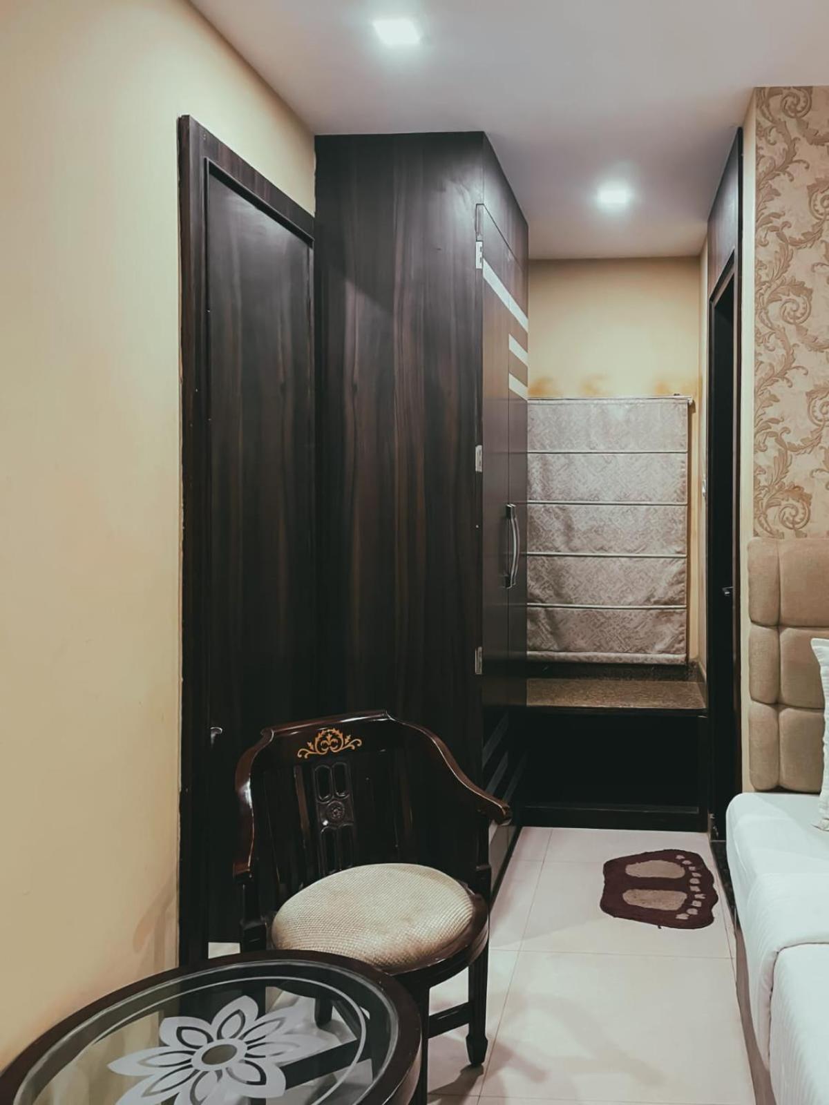Hotel S L E Residency Benares Buitenkant foto