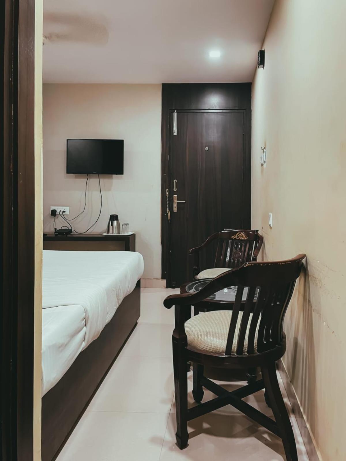 Hotel S L E Residency Benares Buitenkant foto