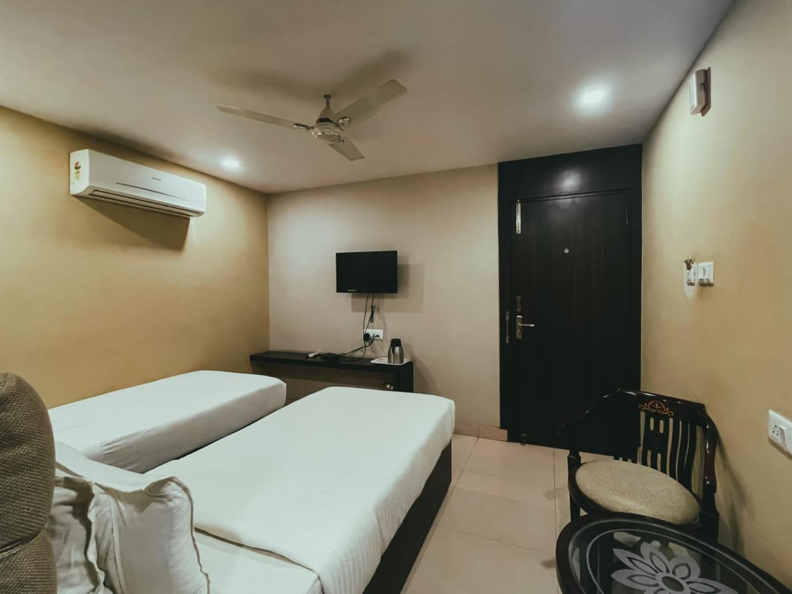 Hotel S L E Residency Benares Buitenkant foto