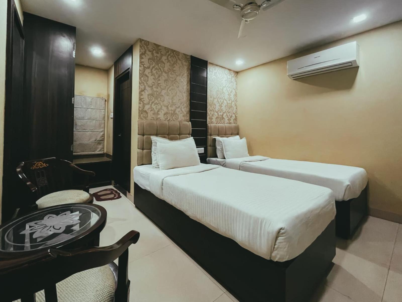 Hotel S L E Residency Benares Buitenkant foto
