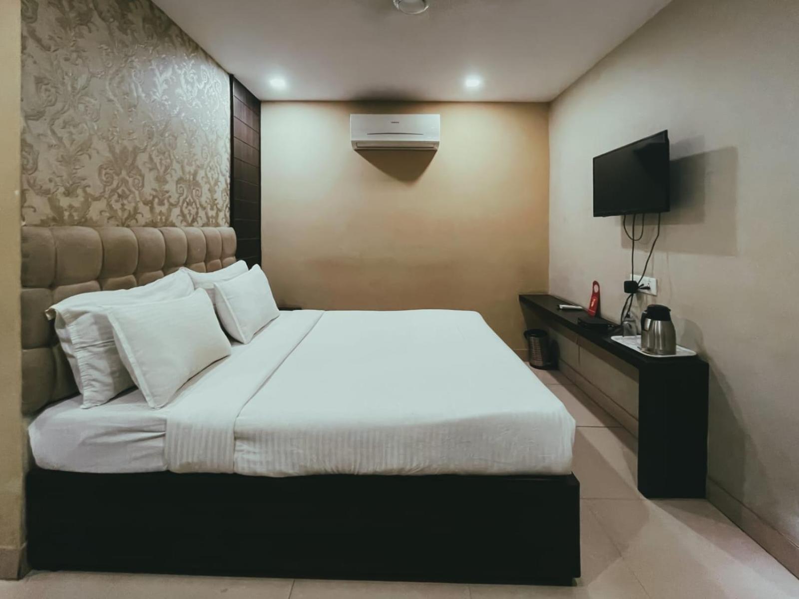 Hotel S L E Residency Benares Buitenkant foto