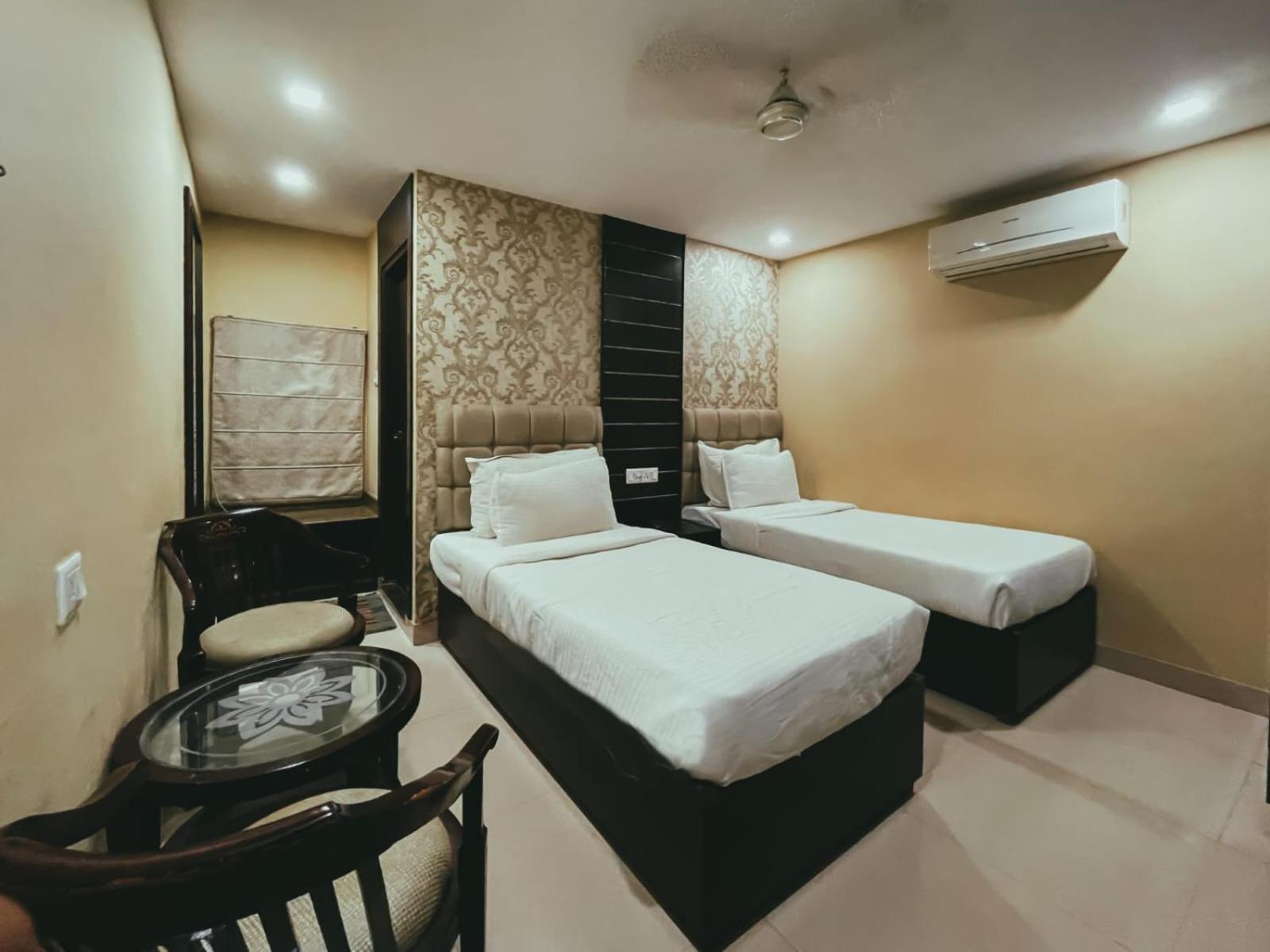 Hotel S L E Residency Benares Buitenkant foto