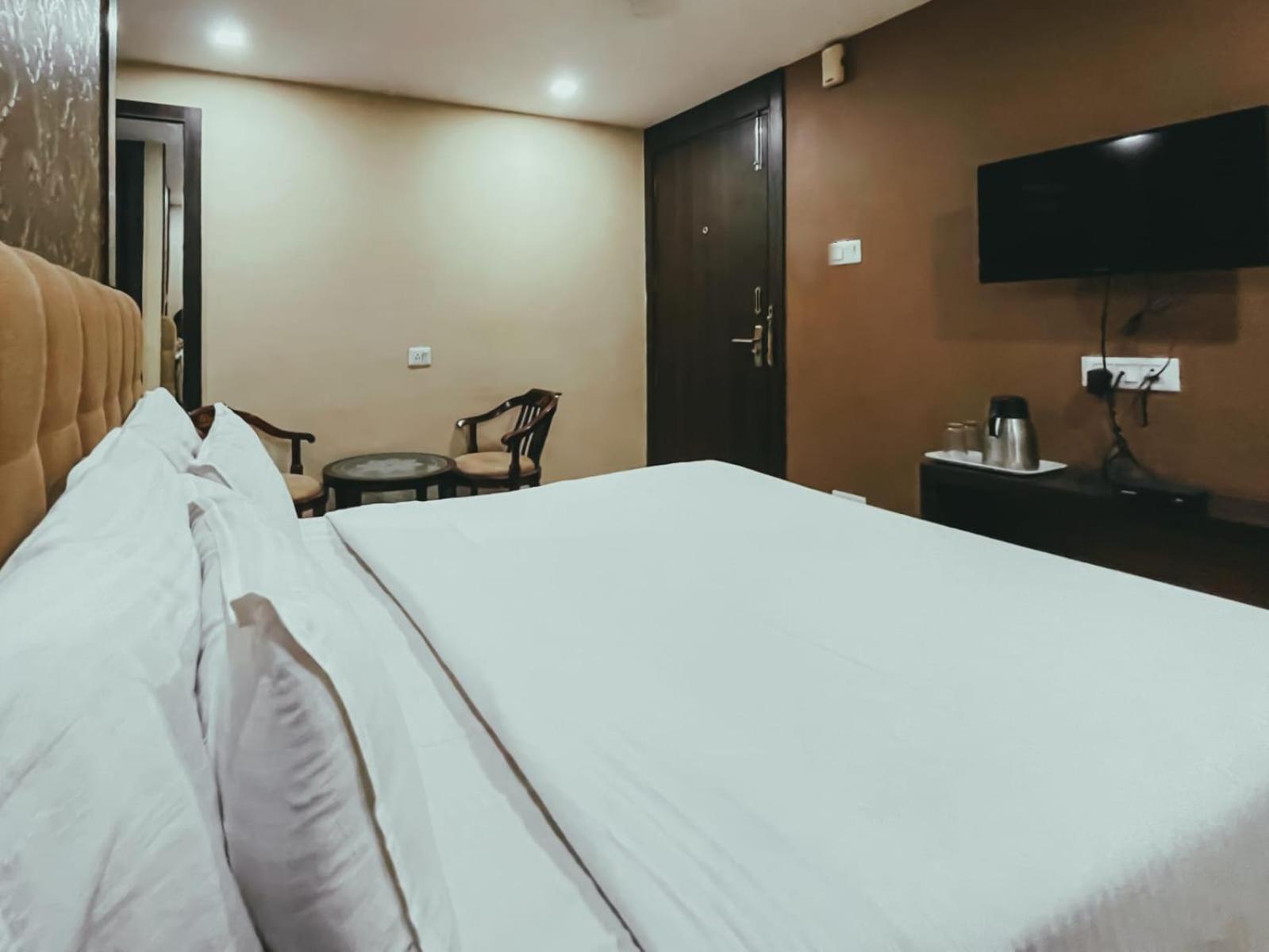 Hotel S L E Residency Benares Buitenkant foto