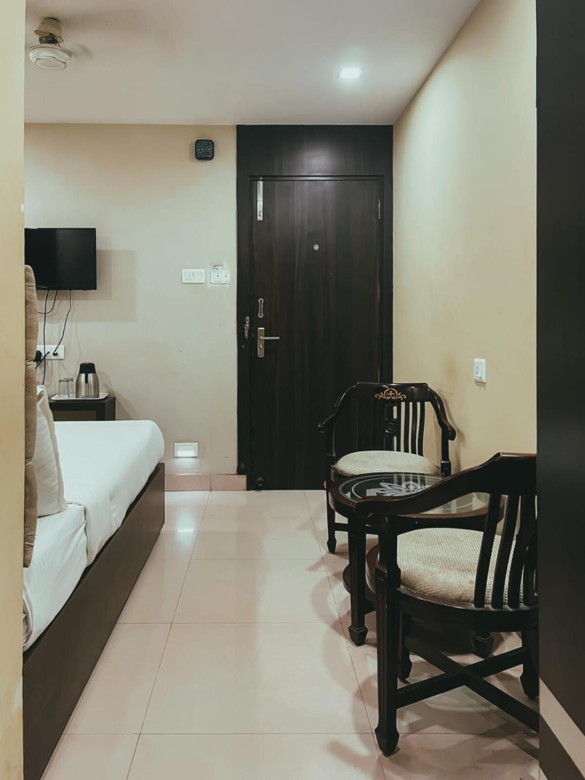 Hotel S L E Residency Benares Buitenkant foto