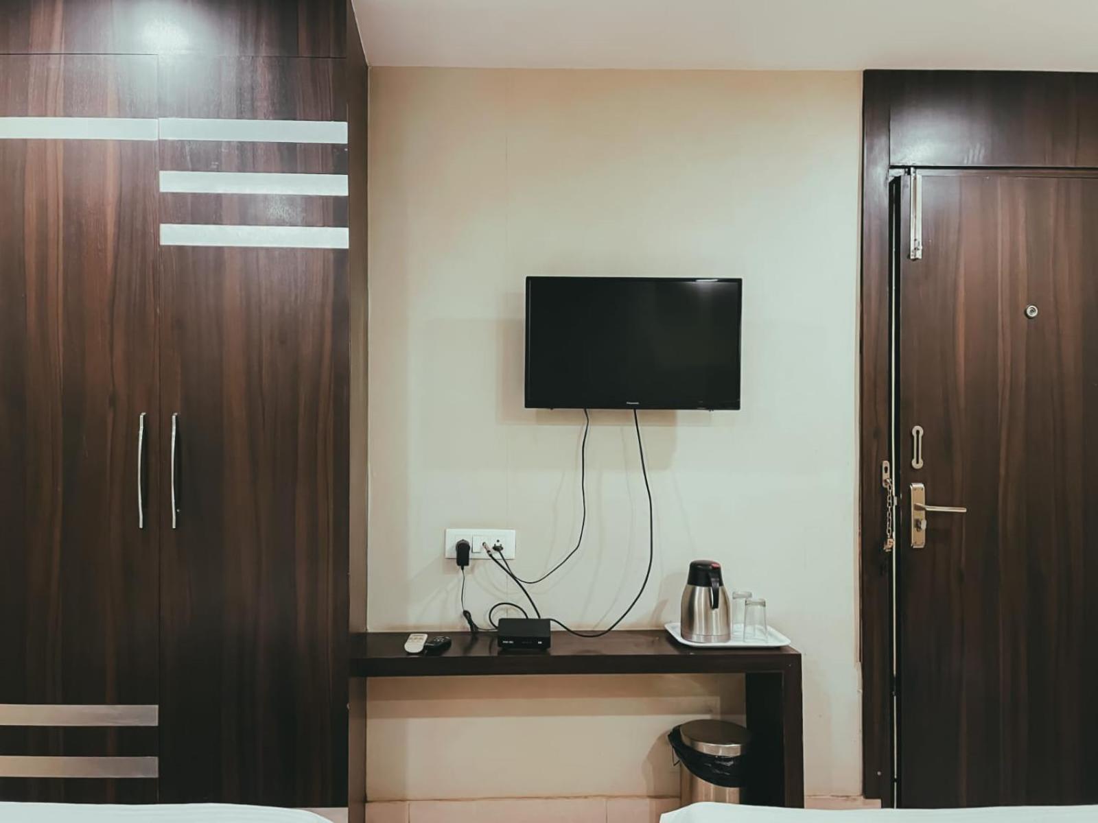 Hotel S L E Residency Benares Buitenkant foto