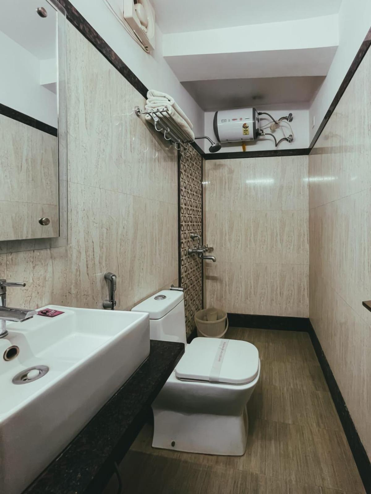 Hotel S L E Residency Benares Buitenkant foto
