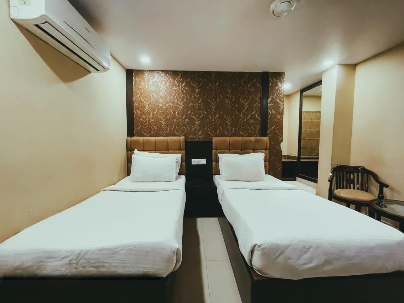Hotel S L E Residency Benares Buitenkant foto