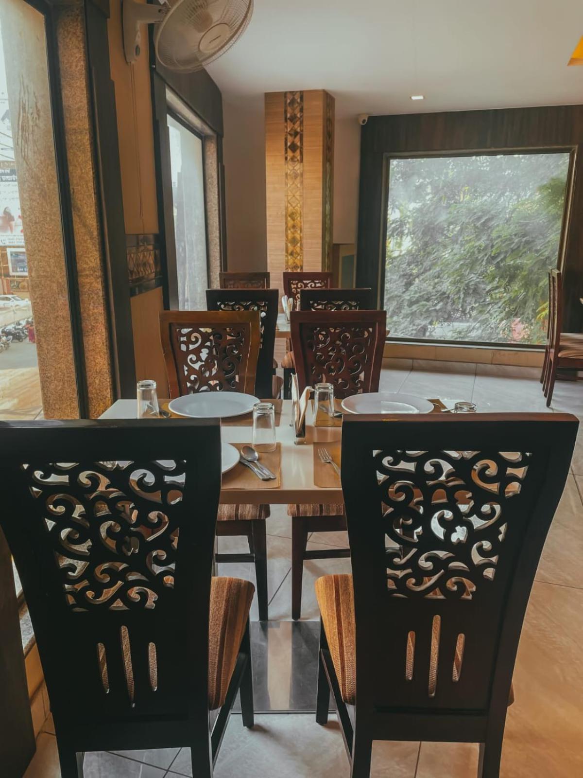Hotel S L E Residency Benares Buitenkant foto