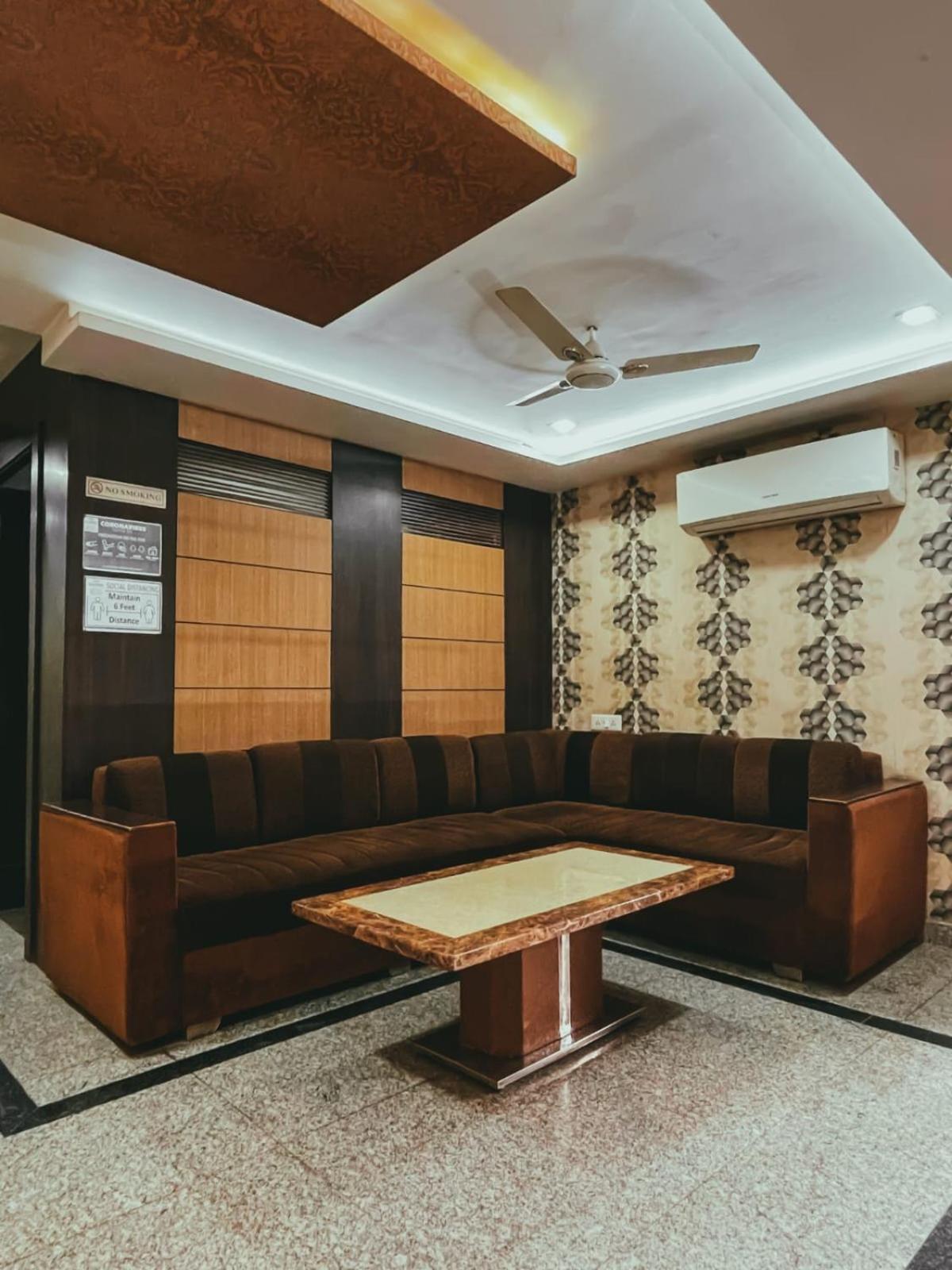Hotel S L E Residency Benares Buitenkant foto