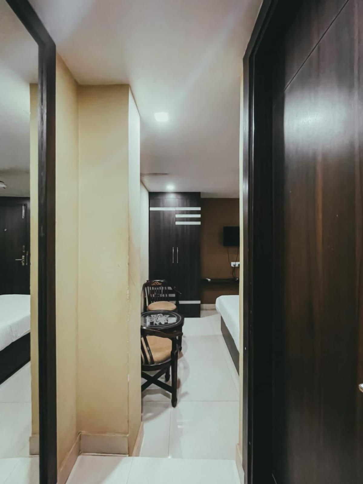 Hotel S L E Residency Benares Buitenkant foto