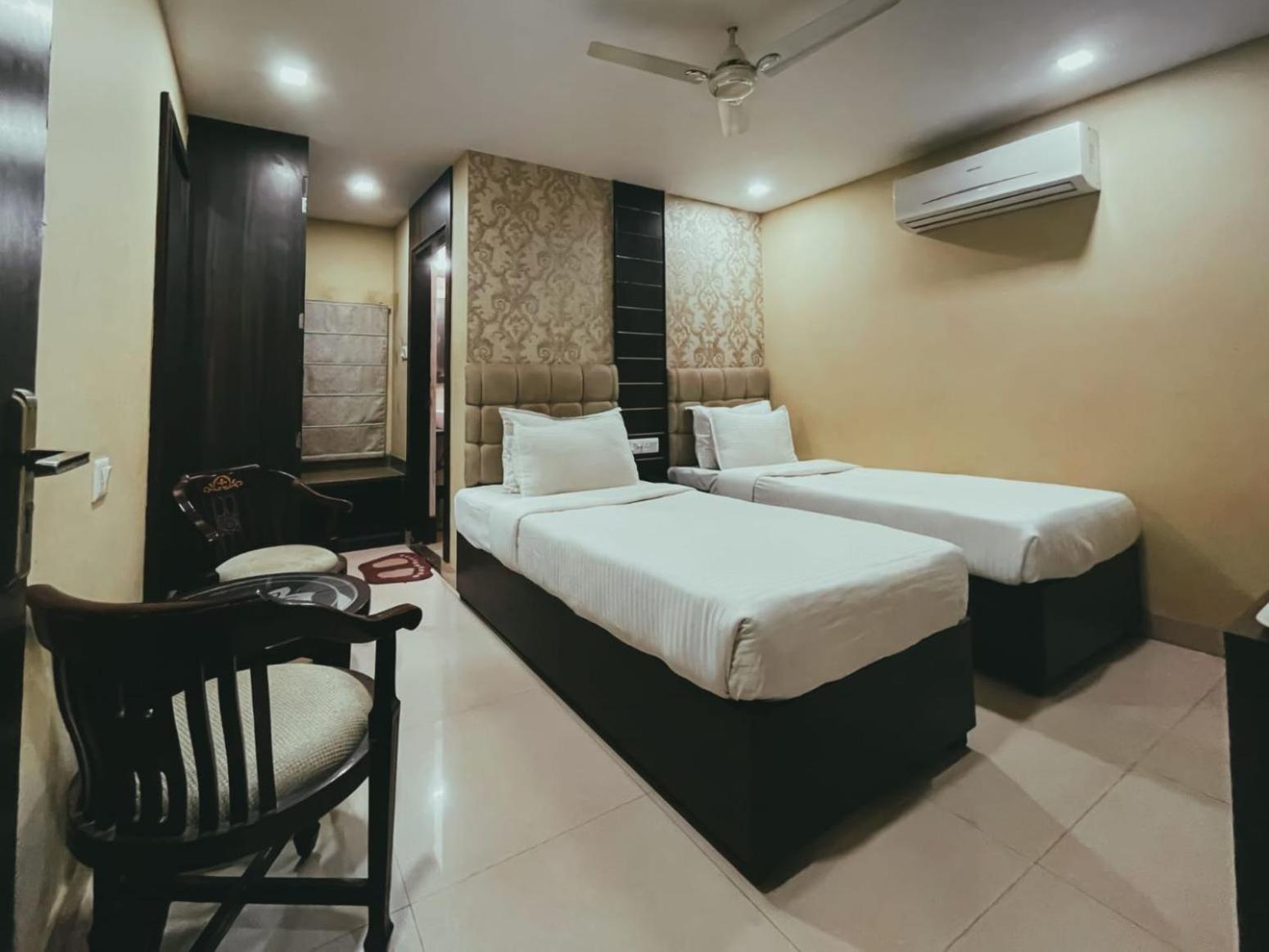 Hotel S L E Residency Benares Buitenkant foto